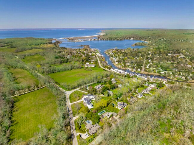 29 Harris Ln in Southampton, NY - Building Photo - Building Photo