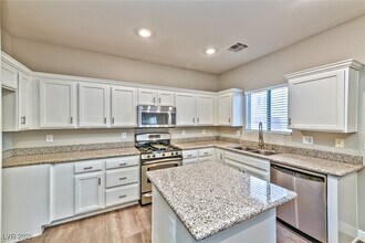 7480 Decoro St in Las Vegas, NV - Building Photo - Building Photo