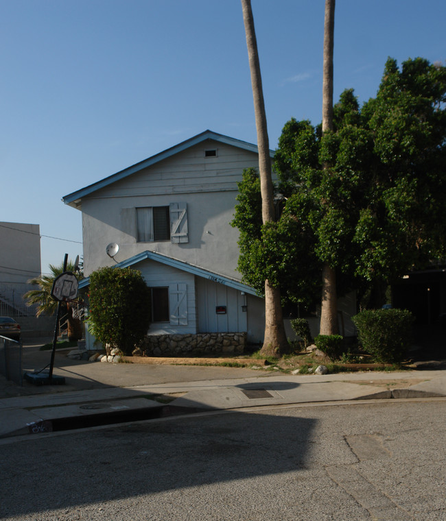 10421 Parr Ave in Sunland, CA - Building Photo - Building Photo