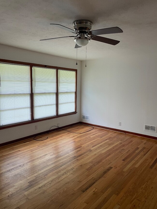 property at 1405 Woodland Dr