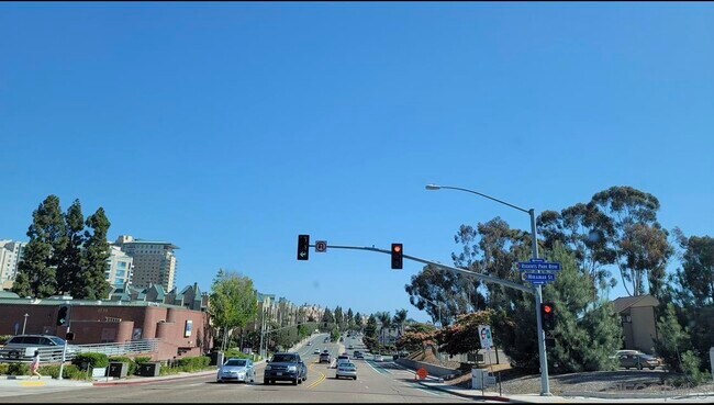 4155 Executive Dr-Unit -E410 in San Diego, CA - Building Photo - Building Photo