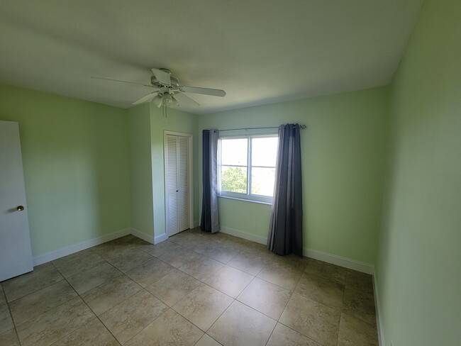 941 Crystal Lake Dr in Deerfield Beach, FL - Building Photo - Building Photo