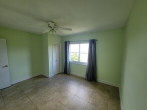 941 Crystal Lake Dr, Unit Crystal Lake Dr in Deerfield Beach, FL - Building Photo - Building Photo