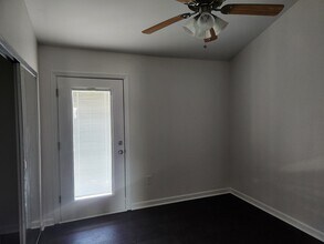 434 Longwood Ct in Baton Rouge, LA - Foto de edificio - Building Photo