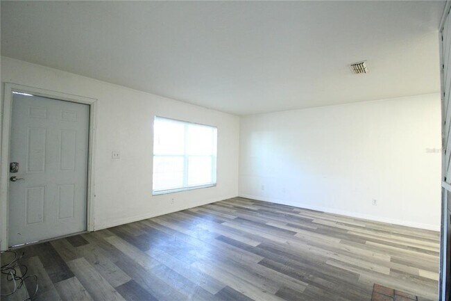 5736 NW 25th Terrace in Gainesville, FL - Building Photo - Building Photo