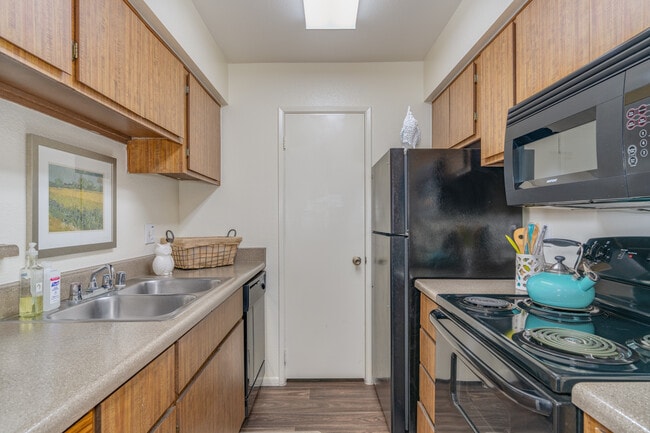 Willow Creek in Tempe, AZ - Building Photo - Interior Photo