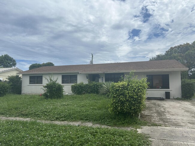 391 W 36th St in West Palm Beach, FL - Building Photo - Building Photo