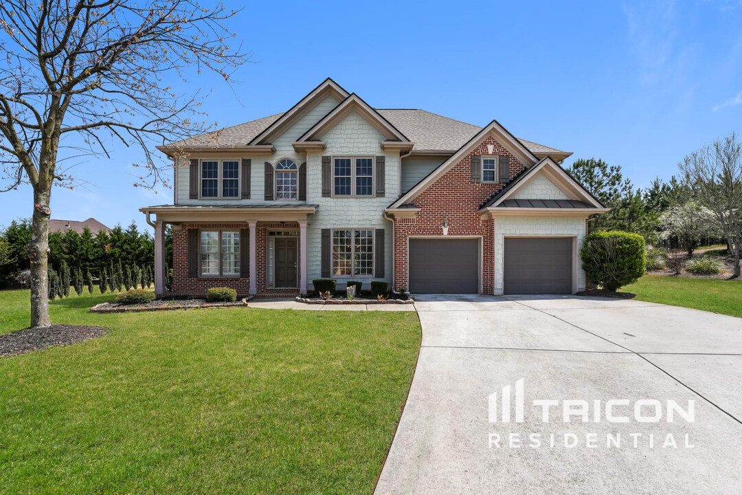 703 Arbor Cove in Loganville, GA - Building Photo