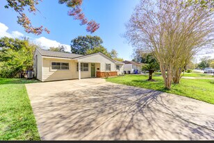 1210 N Natchez Dr in Texas City, TX - Building Photo