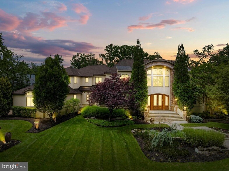 4 Southwood Dr in Cherry Hill Township, NJ - Building Photo