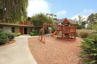555 Greenbrier Dr in Oceanside, CA - Building Photo - Building Photo