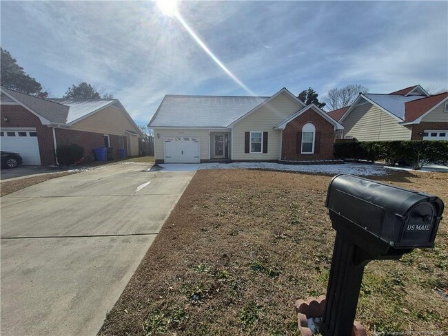 6329 Fox Glen Dr in Fayetteville, NC - Building Photo - Building Photo