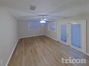 3210 W Tyson Ave in Tampa, FL - Building Photo - Building Photo