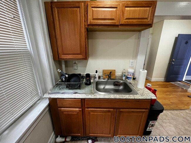 244 Kelton St, Unit 16 in Boston, MA - Foto de edificio - Building Photo