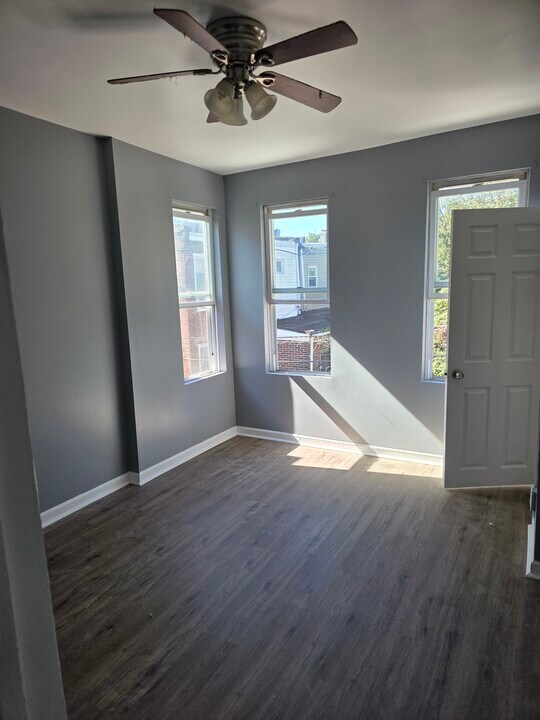 843 Church Ln in Philadelphia, PA - Building Photo