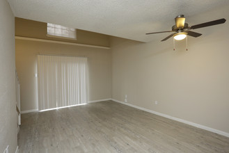 Woodbury Place Apartments in Corpus Christi, TX - Foto de edificio - Interior Photo