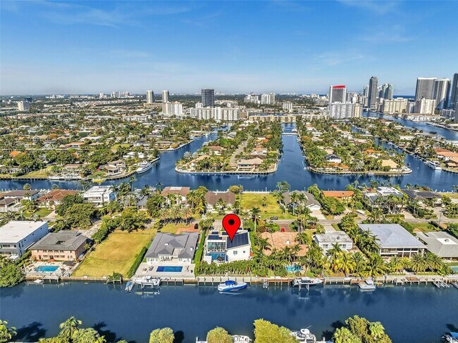 307 Holiday Dr in Hallandale Beach, FL - Building Photo - Building Photo