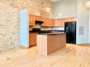 1017 S 2nd St, Unit 207 in Milwaukee, WI - Building Photo - Building Photo