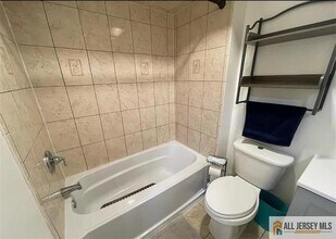 802 Meadow Ct in Helmetta, NJ - Building Photo - Building Photo