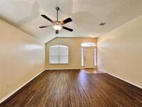 5124 Autumn Hill in Grand Prairie, TX - Foto de edificio - Building Photo