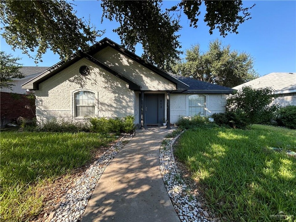 813 Fairway Dr in Mission, TX - Building Photo