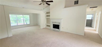 215 Morning Glen Dr in Suwanee, GA - Building Photo - Building Photo
