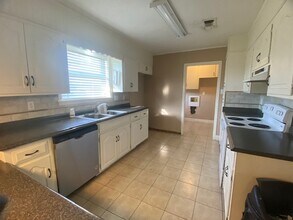 2913 Moores Ln in Texarkana, TX - Building Photo - Building Photo
