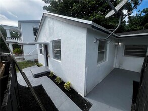 1601 NW 50th St in Miami, FL - Building Photo - Building Photo