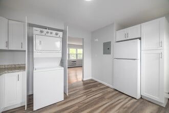 Pinewood Apartments in Lakewood, NJ - Building Photo - Interior Photo