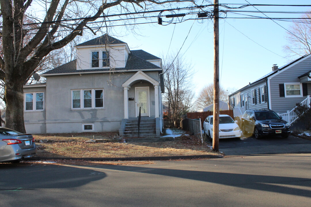 97 Yarwood St, Unit 2nd floor in Stratford, CT - Building Photo