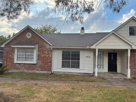 9606 Benthos Dr in Houston, TX - Building Photo