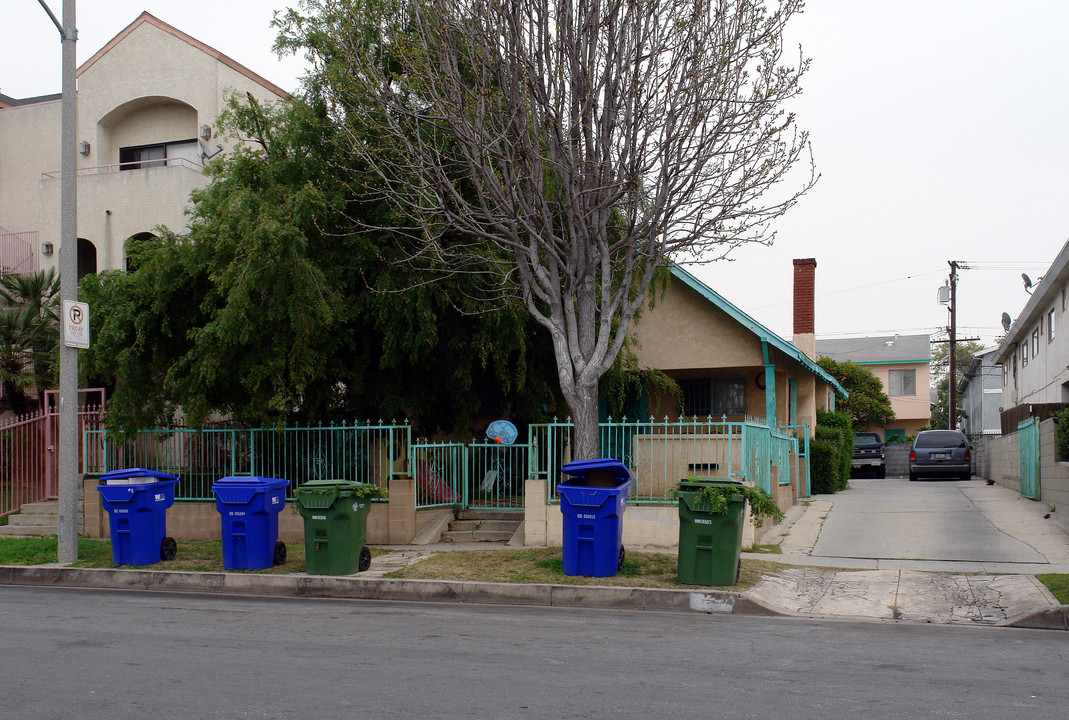 808 Larch St in Inglewood, CA - Foto de edificio