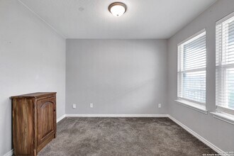 5123 Papalote Garden in Converse, TX - Building Photo - Building Photo