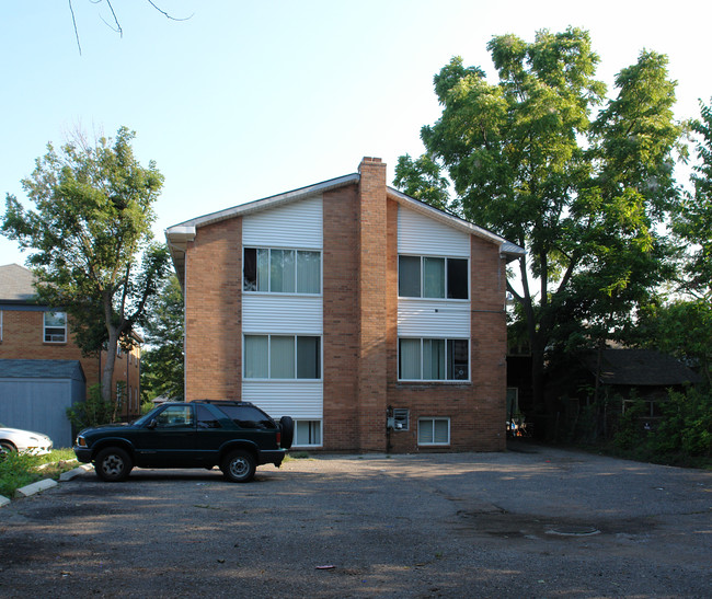 927 W. Shiawassee St. #2-12 in Lansing, MI - Foto de edificio - Building Photo