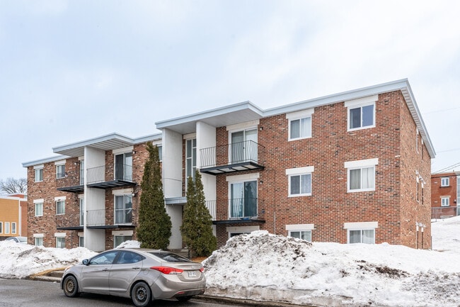5344 De La Bataille-De-Carillon St