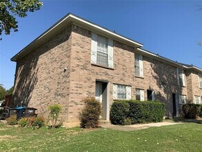 7504 Chapin Rd in Fort Worth, TX - Foto de edificio - Building Photo