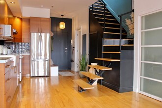 7380 Saint-Hubert Rue in Montréal, QC - Building Photo - Building Photo