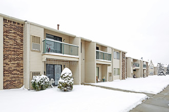 Shoreline Apartments in Sterling Heights, MI - Building Photo - Building Photo