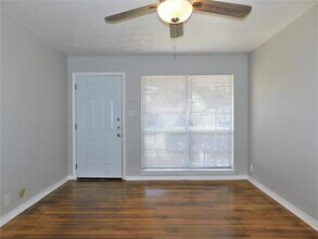 929 Manhattan Dr in Denton, TX - Building Photo - Building Photo