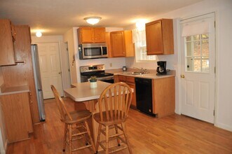 147 High Rock Rd in Weare, NH - Building Photo - Building Photo
