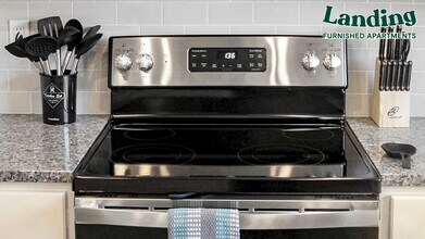 585 McWilliams Rd SE-Unit -604.1299749 in Atlanta, GA - Foto de edificio - Building Photo