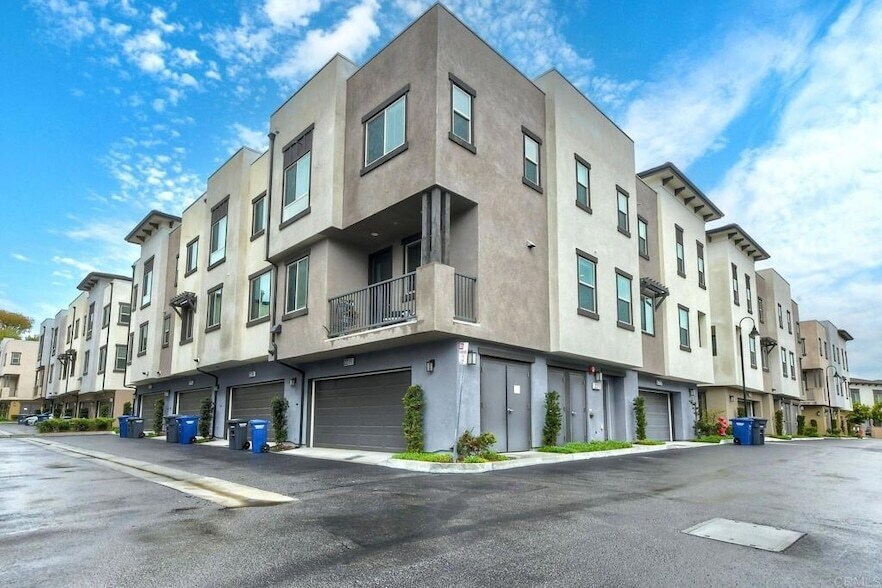2211 Solara Ln in Vista, CA - Building Photo