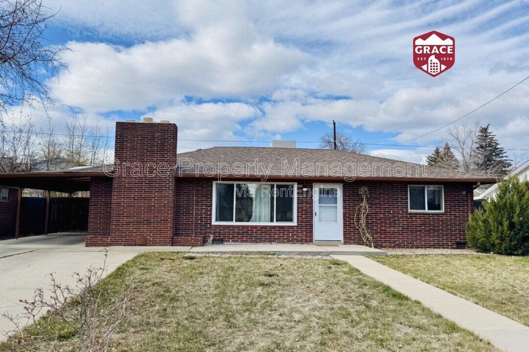 411 S Simms St in Lakewood, CO - Building Photo