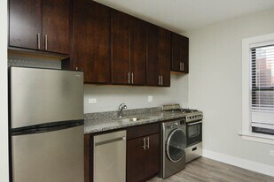 445 W Belden Ave, Unit A06W in Chicago, IL - Building Photo