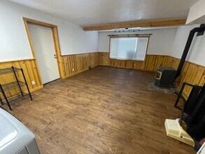 1068 Cherokee St in Fawnskin, CA - Building Photo - Building Photo