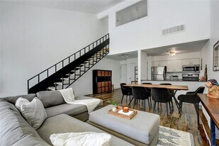 1818 S Lakeshore Blvd in Austin, TX - Building Photo