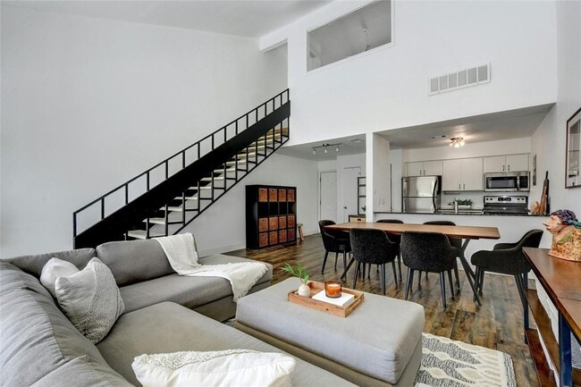 property at 1818 S Lakeshore Blvd