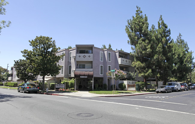 Laguna Terrace Apartments in Concord, CA - Foto de edificio - Building Photo