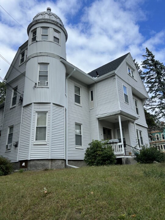 14 Beacon St in Fitchburg, MA - Building Photo