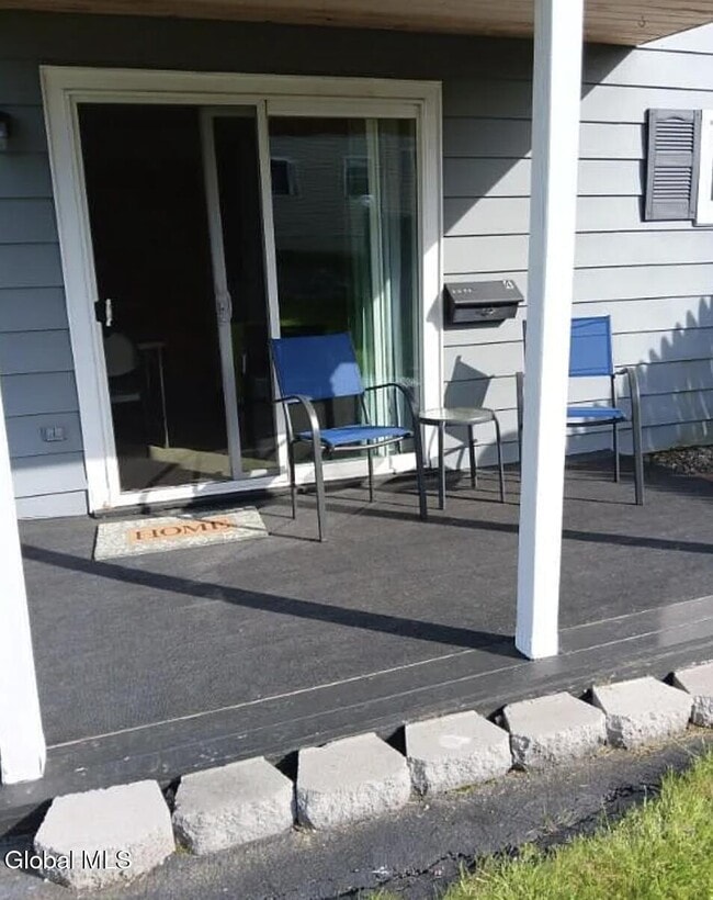 4 University Pl in Amsterdam, NY - Building Photo - Building Photo